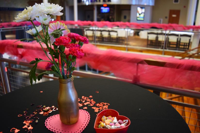 Table decorated with pink vase and flowers